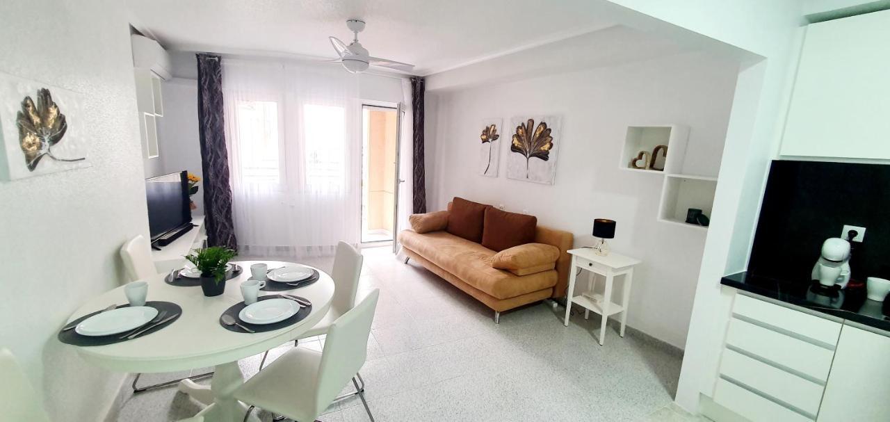 Apartments On The Beach In Torrevieja Exterior foto