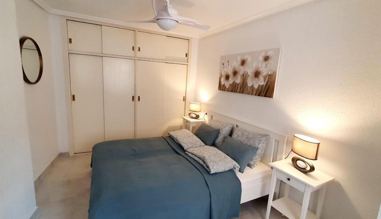 Apartments On The Beach In Torrevieja Exterior foto